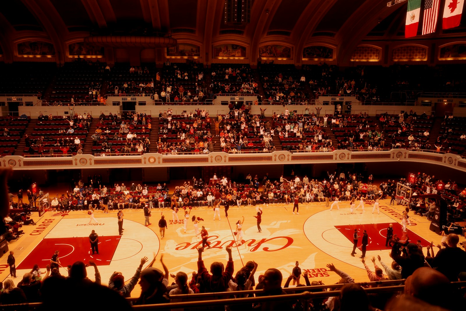 A packed basketball arena with a cheering crowd, used to illustrate the NBA All-Star 2025 atmosphere in San Francisco under the new tournament format.